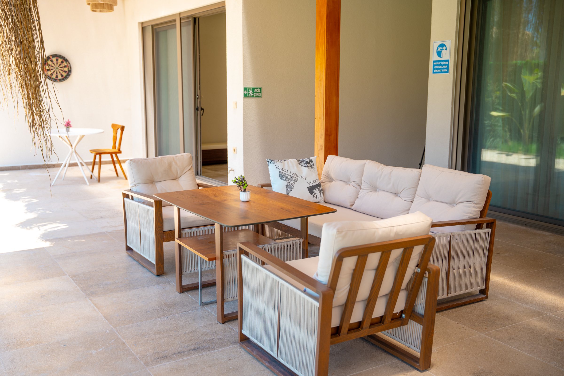 Jessica Villas – villa, havuz ve bahçe